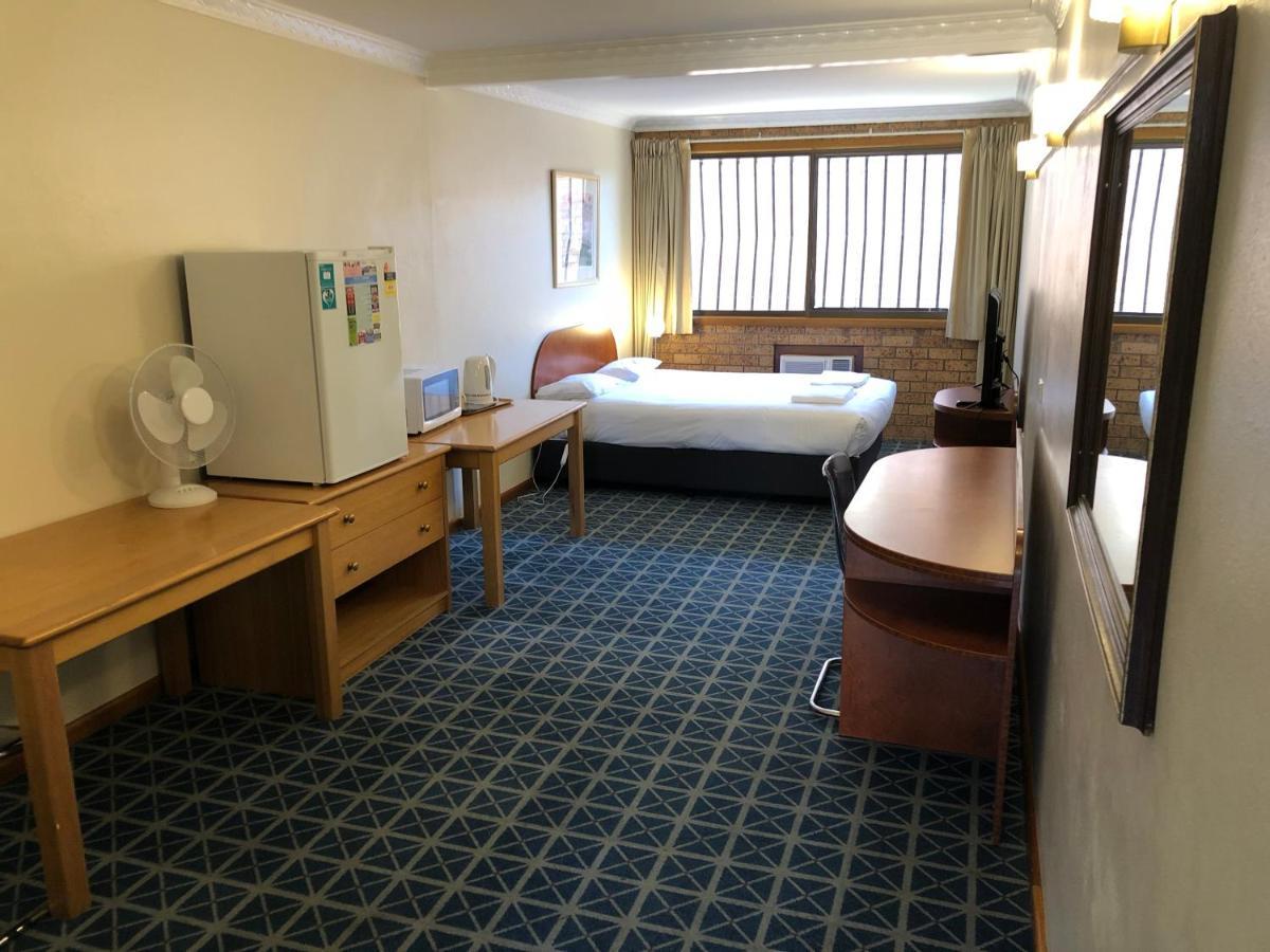 Canberra Lyneham Motor Inn Eksteriør bilde