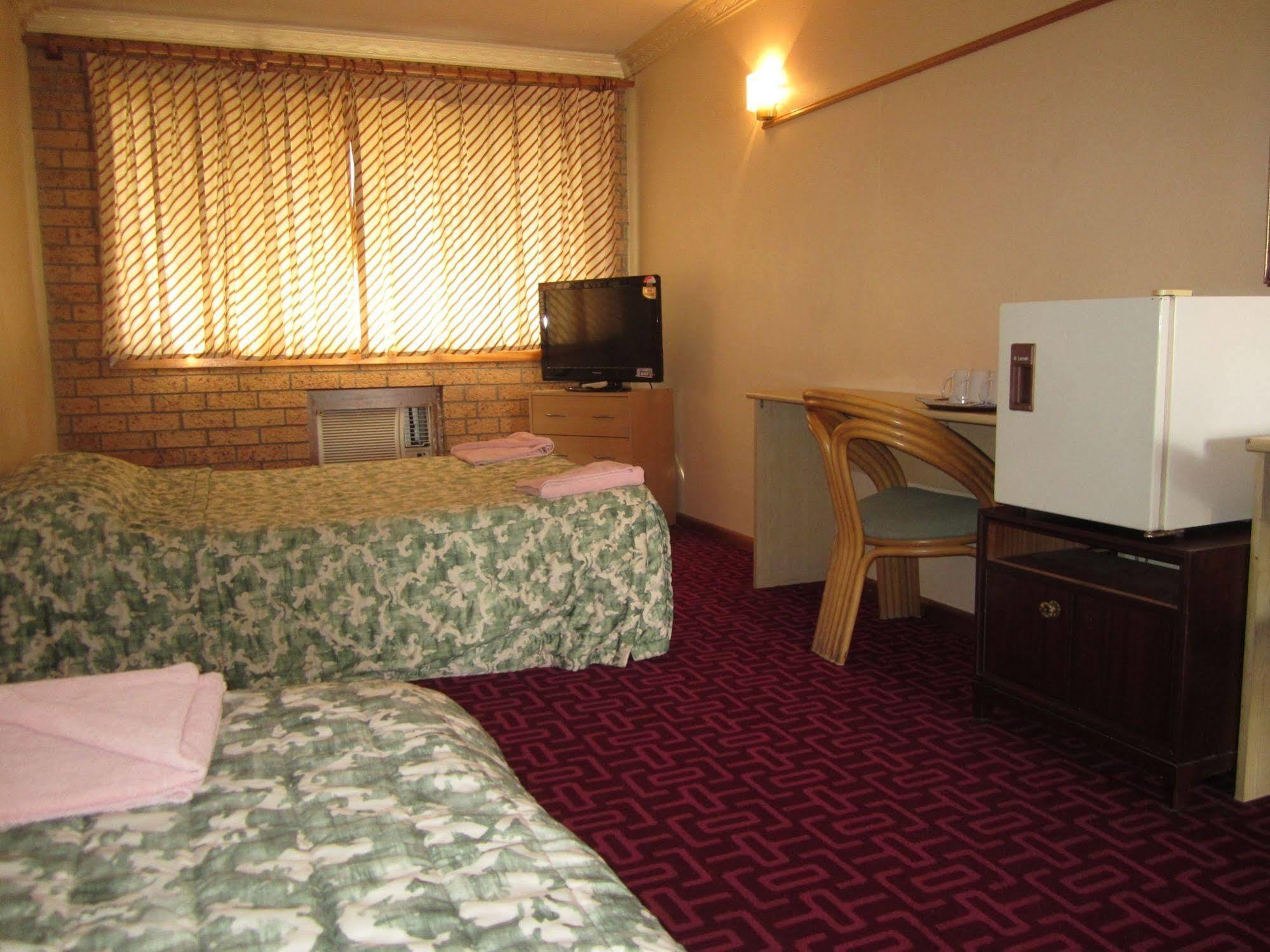 Canberra Lyneham Motor Inn Eksteriør bilde