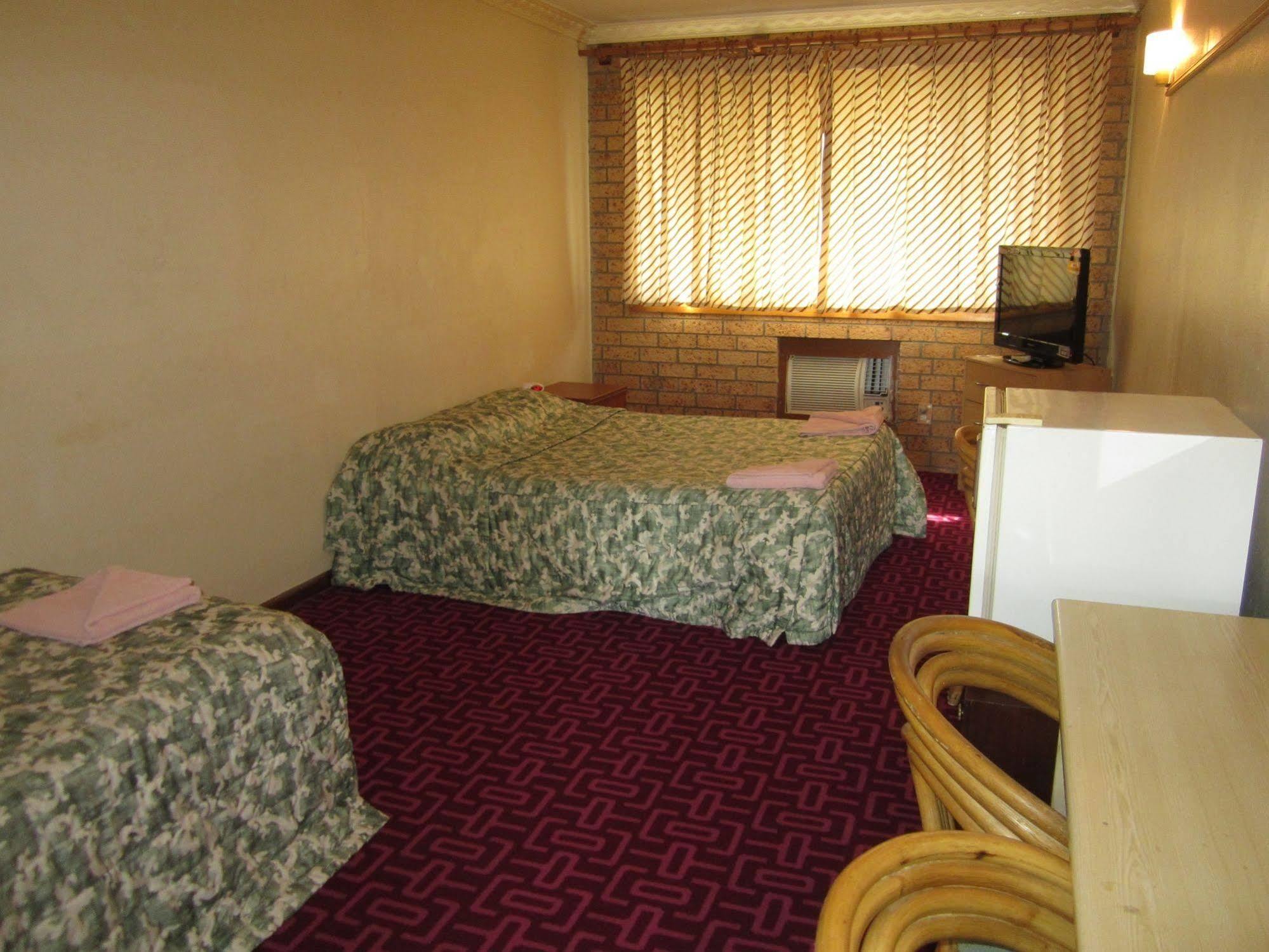 Canberra Lyneham Motor Inn Eksteriør bilde