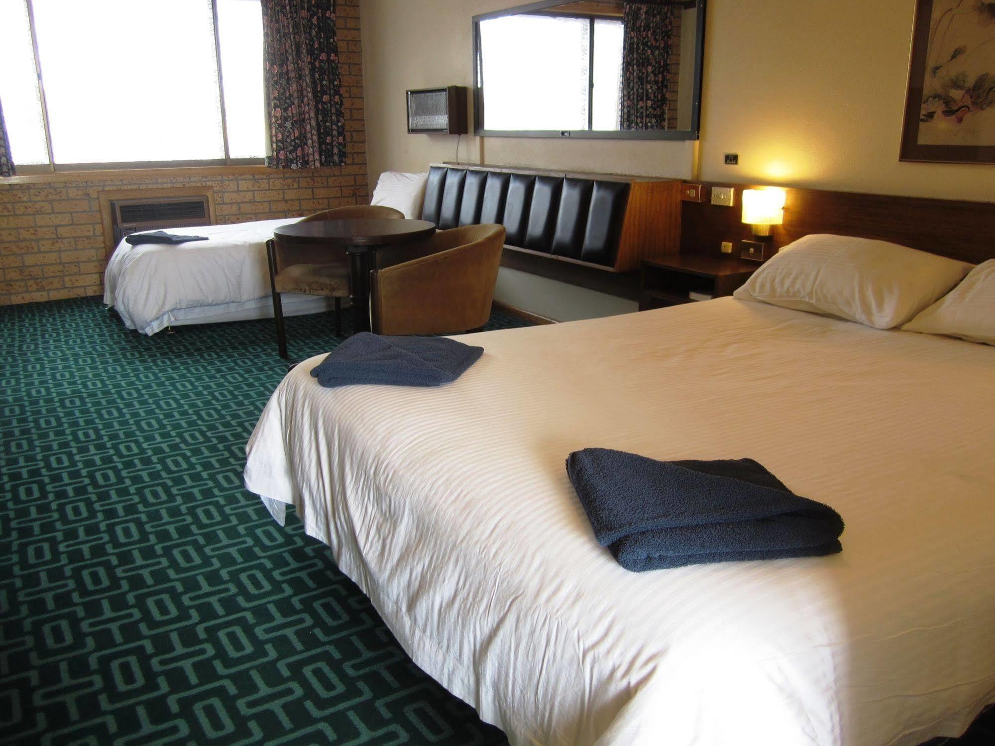 Canberra Lyneham Motor Inn Eksteriør bilde