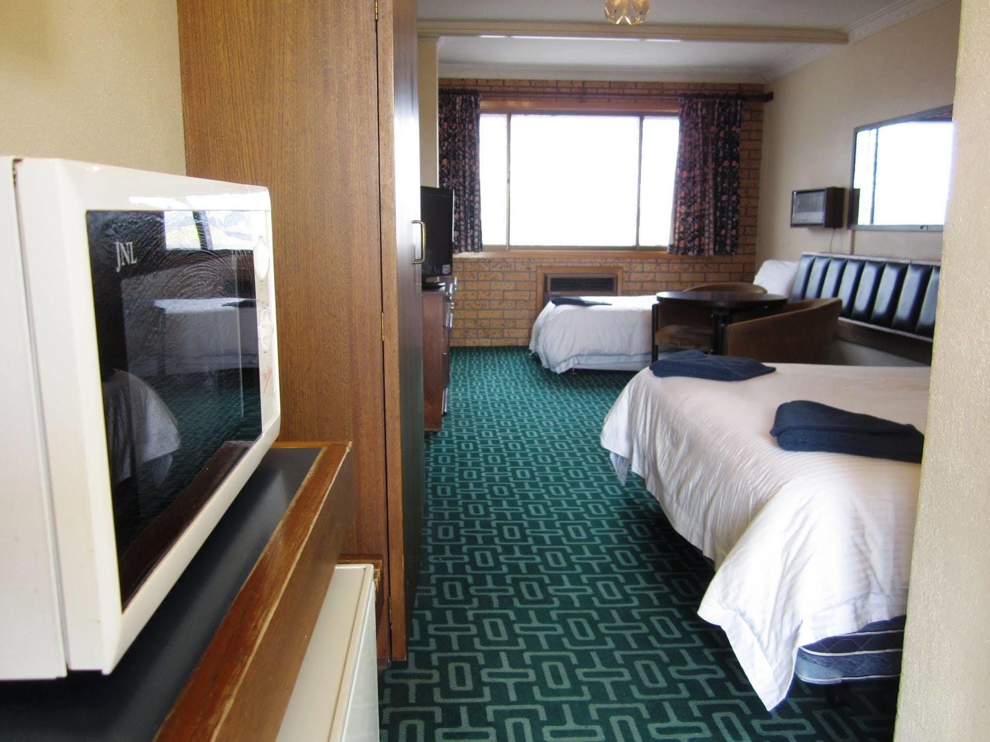 Canberra Lyneham Motor Inn Eksteriør bilde